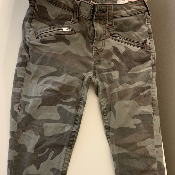 True Religion Army print jeans with zippers - Picture 2 of 3